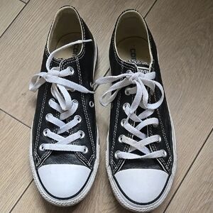 CONVERSE Black and White Leather Low-Top Sneakers Sz Wo's 8 Men's 6